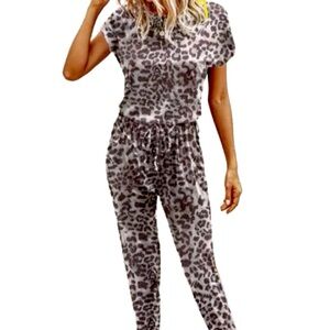 Leopard Print Batwing Sleeve Jumpsuit size small
